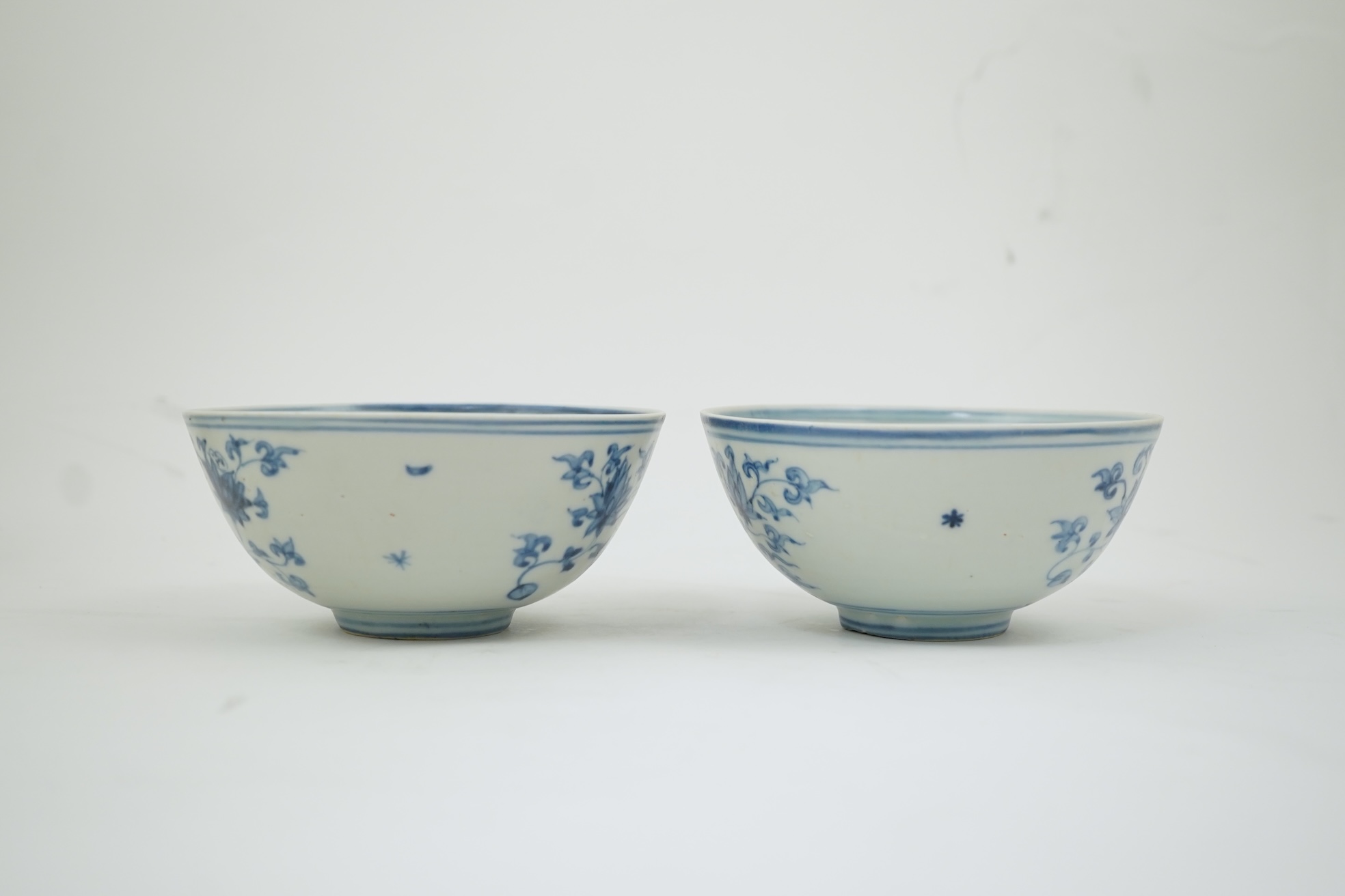 A pair of Chinese blue and white bowls, Ming Dynasty